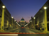 Saint Peter's Square at Vatican City at Night Photographie par Richard Nowitz