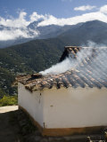 Kitchen Smoke Rising from an Andean Home, Venezuela Photographie par David Evans