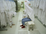 Industrial Laborers Wearing Protective Clothing Photographie par Jodi Cobb