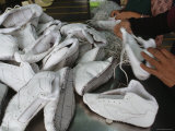 High-End Sports Shoes Are Main Taiwan Business Photographie par Jodi Cobb