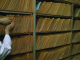 Files on the Victims of the Bombing of Hiroshima, Japan Photographie par Jodi Cobb