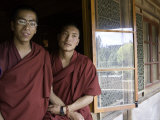 Monks Take a Break from their Studies at an Open Window, Qinghai, China Photographie par David Evans