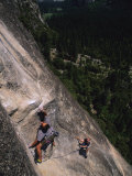 Male Rock Climbing in Yosemite National Park, California Photographie par Bobby Model