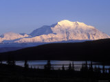 Midnight Alpenglow on Mount Mckinley Reflecting in Wonder Lake, Alaska Photographie par Rich Reid