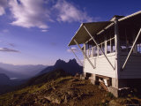 Mount Hozomeen and Desolation Peak Fire Lookout Cabin, Washington Photographie par David Pluth