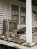Ruined Old Television and Debris on Porch of an Abandoned House Photographie par David Evans