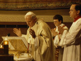 Pope John Paul II Performs a Mass at the Vatican Photographie par James L. Stanfield