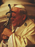 Pope John Paul II Prays with a Bishop's Crosier Pressed to his Brow Photographie par James L. Stanfield