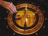 Monte Carlo Casino, Roulette Wheel Impressão fotográfica por Jodi Cobb Monte Carlo Casino, Roulette Wheel Impressão fotográfica por Jodi Cobb