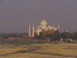 The Taj Mahal Domes and Yamuna River Floodplain from the Agra Fort, India Photographie par Jason Edwards