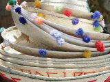 Stack of Decorative Mexican Straw Hats, California Impressão fotográfica por Gina Martin Stack of Decorative Mexican Straw Hats, California Impressão fotográfica por Gina Martin