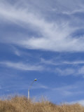 Street Light against the Sky in California, USA Photographie par John Burcham