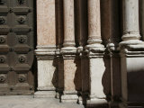 Stone Pillars Outside Building, Parma, Italy Photographie par Gina Martin