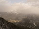 The Town of Banff, Alberta Nestled into the Canadian Rockies Photographie par Bobby Model