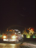 Trucker Traveling Down the Road at Night Lámina fotográfica por Kenneth Garrett Trucker Traveling Down the Road at Night Lámina fotográfica por Kenneth Garrett