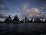 Sydney's Famous Opera House Rests on the Shore of Sydney Habour, Australia Photographie par Jason Edwards