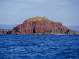 Steep Rock Outcrops Emerge from the Ocean, Hazardous to Ships, Australia Photographie par Jason Edwards