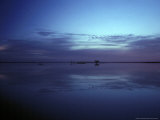 Sunset Afterglow and Wispy Cloud Formations Reflects on a Desert Lake, Australia Photographie par Jason Edwards
