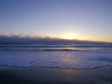 Storm Cloud Front on the Horizon Rolls Toward the Coast at Sunset, Coorong National Park, Australia Photographie par Jason Edwards