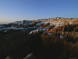 Snow-Dusted Red Rock Slopes, Cliffs and Spires, Utah Fotografisk trykk av James P. Blair Snow-Dusted Red Rock Slopes, Cliffs and Spires, Utah Fotografisk trykk av James P. Blair