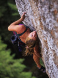 Women Makes a Move on a Rock Climb in Wyoming Photographie par Bobby Model