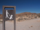 Sign Denotes a Dog Friendly Trail Photographie par Heather Perry