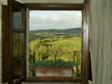 Todd Gipstein - Window Looking Out Across Vineyards of the Chianti Region, Tuscany, Italy - Fotografik Baskı Todd Gipstein - Window Looking Out Across Vineyards of the Chianti Region, Tuscany, Italy - Fotografik Baskı
