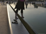 Young Woman Steps into the Reflecting Pool at the Louvre-Model Released, Paris, France Fotografisk trykk av Brimberg & Coulson