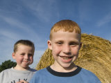 Two Young Kids by a Haybale in Greenleaf, Kansas Photographie par Joel Sartore