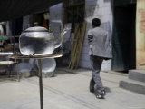 Teapot Warms on a Solar Stove, Qinghai, China Photographie par David Evans