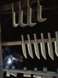 Tools Hang near a Metalworker at Work in a Saddle Maker's Shop Fotografisk tryk af James L. Stanfield Tools Hang near a Metalworker at Work in a Saddle Maker's Shop Fotografisk tryk af James L. Stanfield
