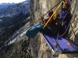Woman Hanging Out on Her Bivouac Ledge after a Day of Climbing Photographie par Kate Thompson