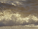 Waves Breaking Onto a Beach Turn Golden at Sunset, Coorong National Park, Australia Photographie par Jason Edwards