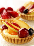 Joff Lee - Three Fruit Tartlets - Fotografik Baskı Joff Lee - Three Fruit Tartlets - Fotografik Baskı