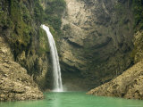Waterfall Spills into the Furong River in Chongqing Province, China Photographie par David Evans