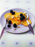 Sharon Fruit Slices with Blackberries and Pistachios Fotografisk trykk av Steve Baxter