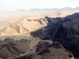 Volcanoes Meets Spectacular Sand Dunes in the Air Mountains, Niger Photographie par Michael Fay
