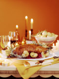 Roast Goose with Red Cabbage and Apple on Festive Table Lámina fotográfica por Luzia Ellert Roast Goose with Red Cabbage and Apple on Festive Table Lámina fotográfica por Luzia Ellert