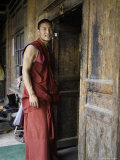 Young Buddhist Monk at a Doorway, Qinghai, China Photographie par David Evans