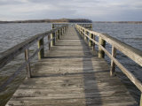 Weathered Pier Leads to the Chesapeake Bay Photographie par Stephen St. John