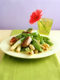Asparagus with Mangetouts and Pork Fillet Medallions Lámina fotográfica por Jan-peter Westermann Asparagus with Mangetouts and Pork Fillet Medallions Lámina fotográfica por Jan-peter Westermann