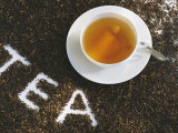 Cup of Black Tea, Surrounded by Tea Leaves with the Word Tea Photographie