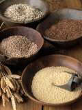 Assorted Grains in Wooden Bowls Fotografisk tryk af Beatriz Da Costa