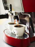 Espresso Running into Espresso Cups Fotografisk trykk av Gerrit Buntrock Espresso Running into Espresso Cups Fotografisk trykk av Gerrit Buntrock