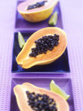 Papaya Halves and Lime Wedges Lámina fotográfica por Maja Smend Papaya Halves and Lime Wedges Lámina fotográfica por Maja Smend