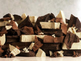 White, Dark and Milk Chocolate Pieces Lámina fotográfica por Tom Eckerle White, Dark and Milk Chocolate Pieces Lámina fotográfica por Tom Eckerle
