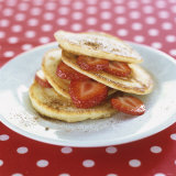 A Pile of Pancakes with Strawberries Lámina fotográfica por Alena Hrbkova A Pile of Pancakes with Strawberries Lámina fotográfica por Alena Hrbkova
