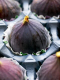 Fresh Figs in Paper Cases in Cardboard Packaging Lámina fotográfica por Herbert Lehmann Fresh Figs in Paper Cases in Cardboard Packaging Lámina fotográfica por Herbert Lehmann