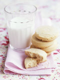 Shortbread with a Glass of Milk Lámina fotográfica por Maja Smend Shortbread with a Glass of Milk Lámina fotográfica por Maja Smend