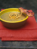 Lentil Soup with Bacon, Fried Onions and Walnut Oil Photographie par Akiko Ida
